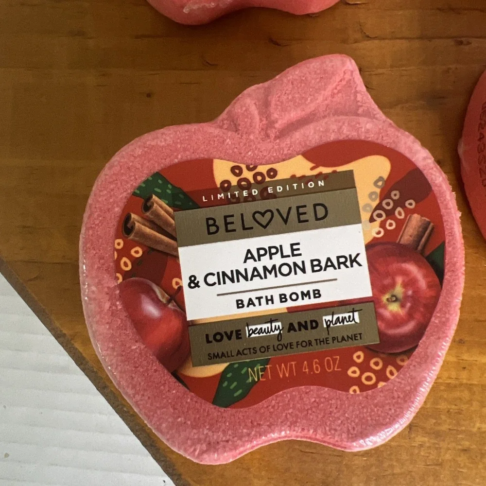 Lot of 4 Beloved Apple & Cinnamon Bark Bath Bombs‎ Limited Edition 4.6 oz